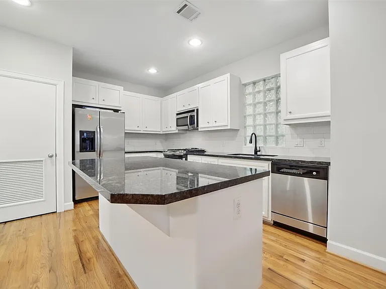 650 Westcross St #44 — Photo 18