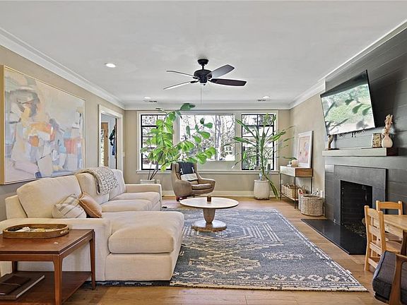 2nd image of 861 Artwood Rd NE