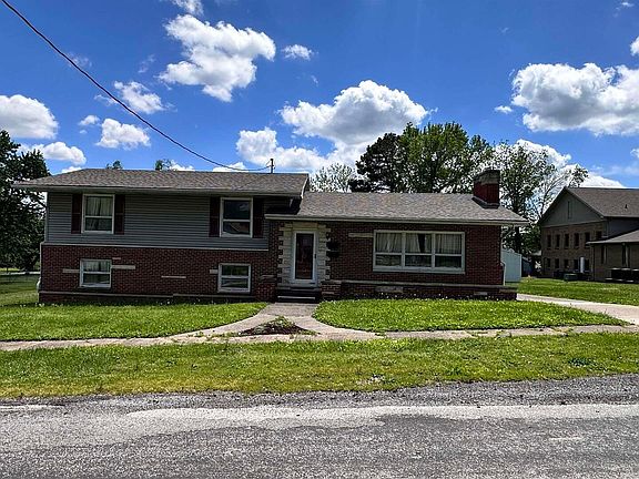 2nd image of 1908 E Oak St