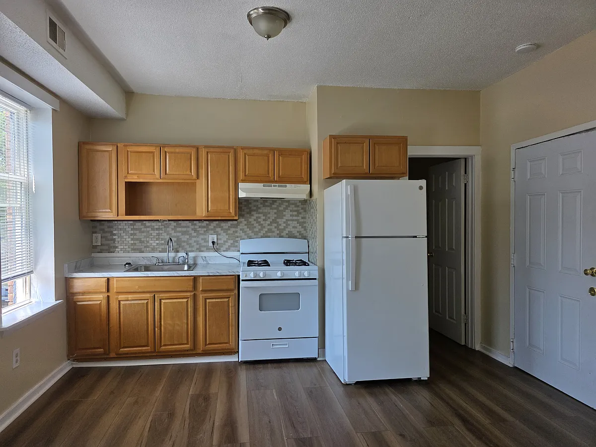 Building Photo - 68 Sylvan Ave #G-7