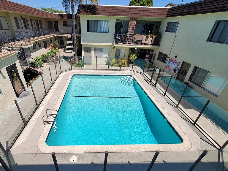 Del Prado — Photo 16