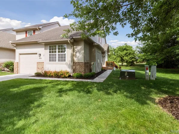 41683 Juniper Cir, Novi, MI 48377