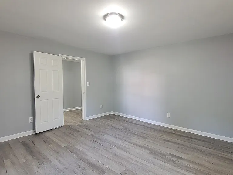 215 Foy Ave — Photo 10