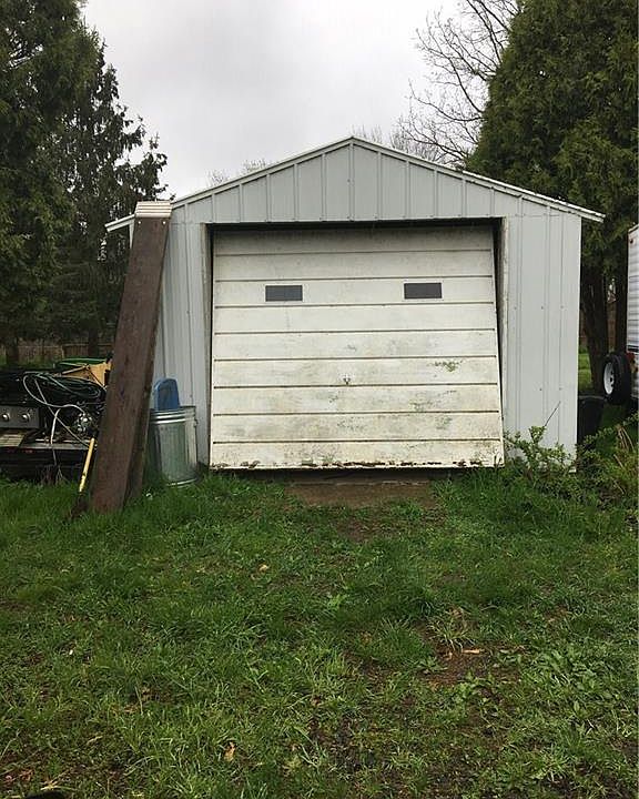2nd image of 1128 Maiden Lane Rd
