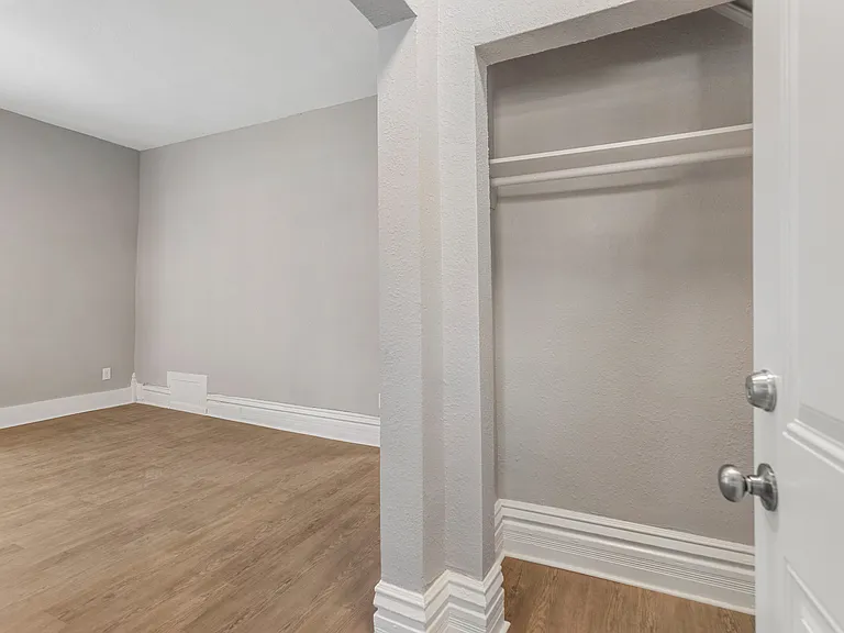 713 W Illinois St #1 — Photo 6
