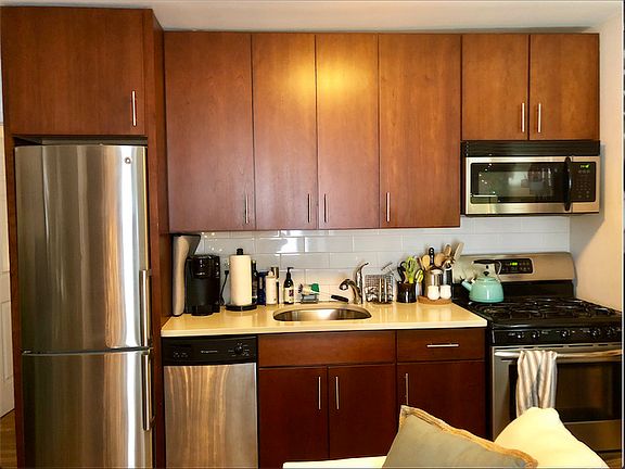 3rd image of 431 Hicks St APT 4K