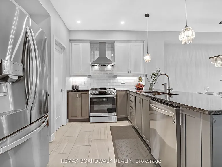 232 Bristol Cres — Photo 7