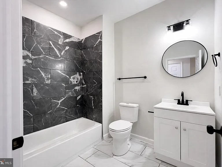 2600 E Hoffman St — Photo 14