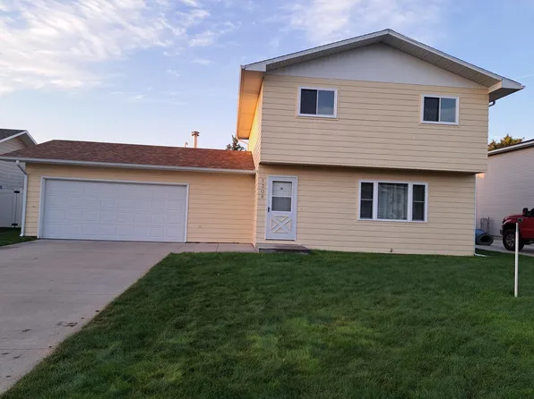 1308 Hackberry Rd, North Platte, NE 69101-0000