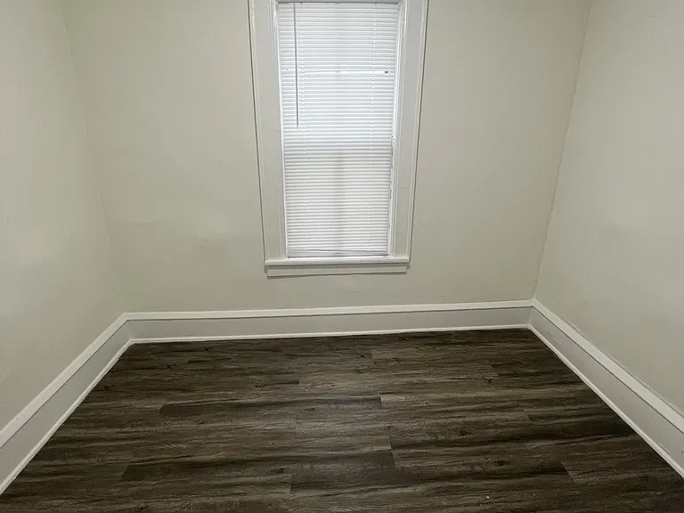 571 Charles Ave — Photo 6