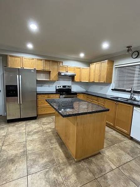 Coquitlam House for rent - 2 Bedrooms — photo 3