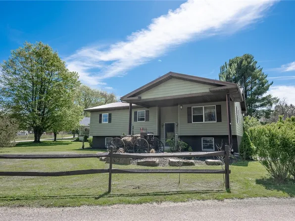 64 E 1st St, Burnside, PA 15721