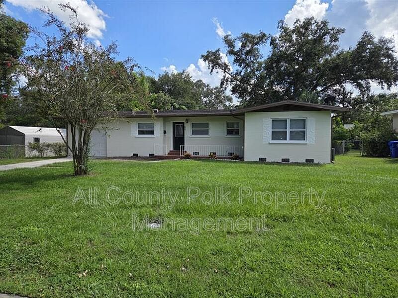 1st image of 827 Demington St