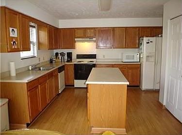5th image of 502 Grandshire Dr