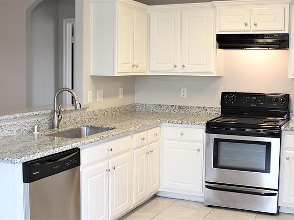 3rd image of 6931 Rosebud Hollow Ln