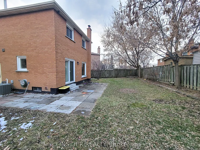 98 White Blvd — Photo 2
