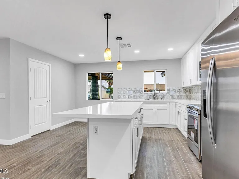10602 W Cumberland Dr — Photo 11