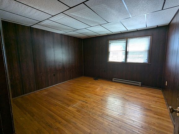 5th image of 104 N Shoe Ln #200-5