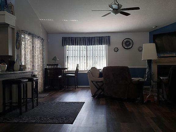 4th image of 22459 Delhi Ave