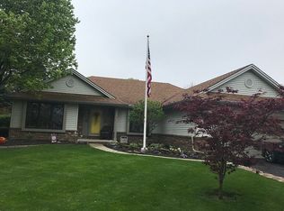 1033 Farmview Dr, Waterville, OH 43566