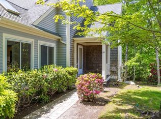 18 Gold Leaf Ln #18, Mashpee, MA 02649