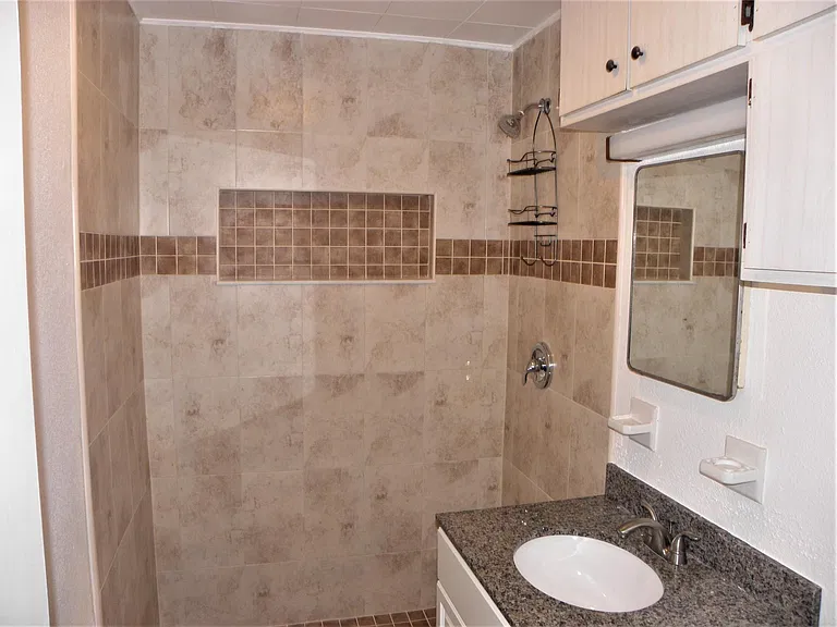 307 W University Blvd — Photo 24