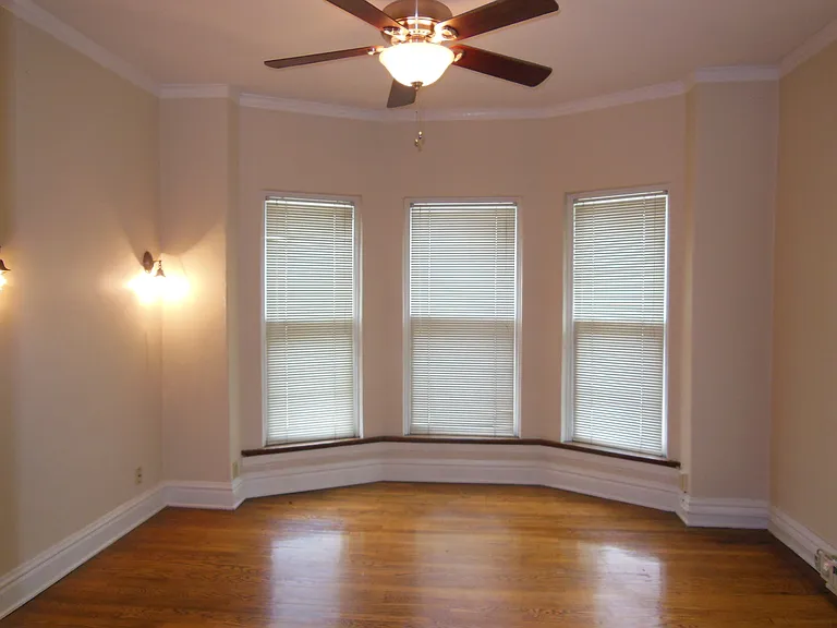 Greystone Court Apartments — Photo 7