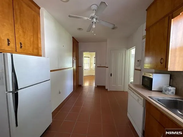 168 Orient Way — Photo 4