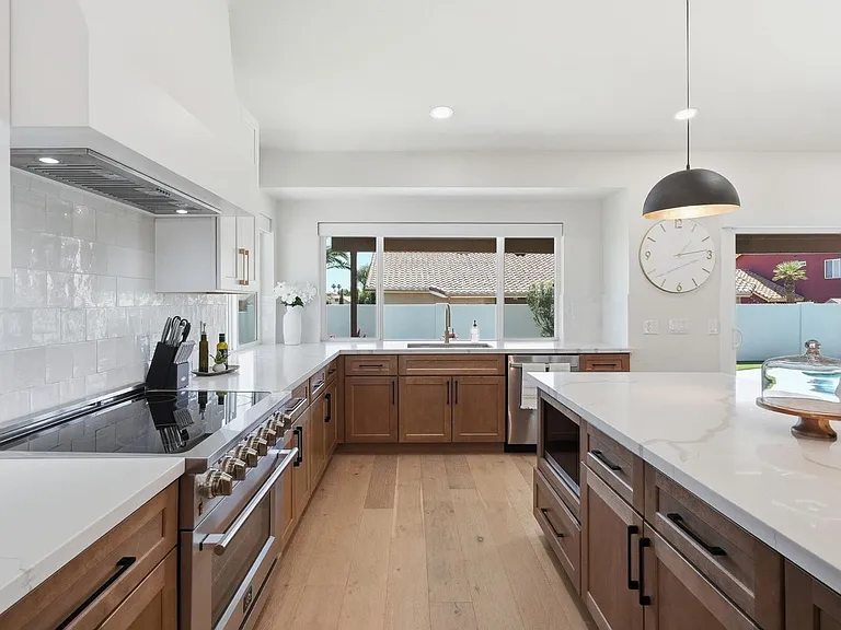 5623 E Claire Dr — Photo 16