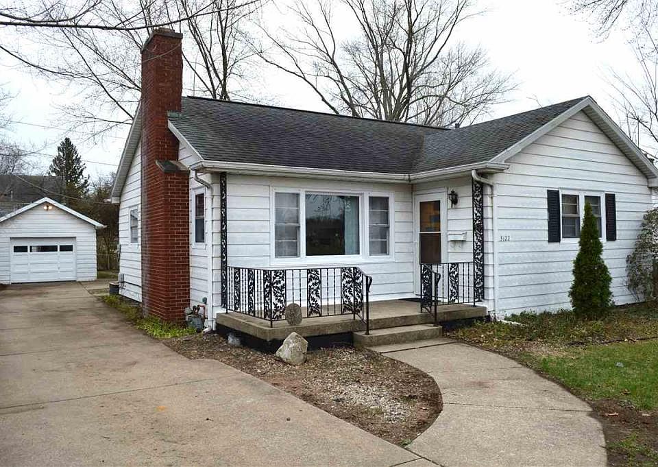 1st image of 3122 E Jefferson Blvd