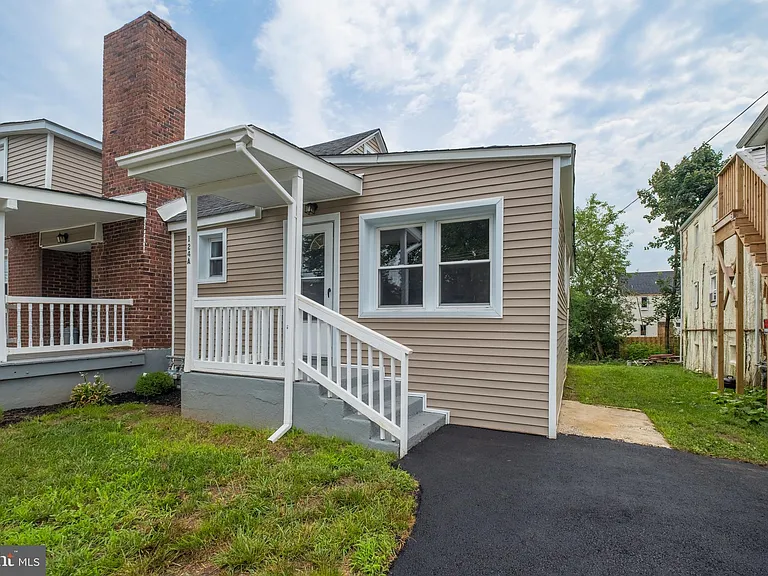 124 Robbins Ave #A — Photo 2