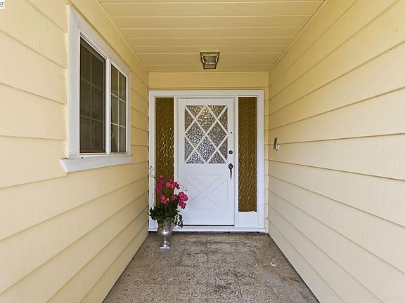 3rd image of 38033 Vallejo St