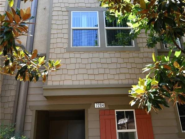 7204 N Chestnut Ln, Van Nuys, CA 91405
