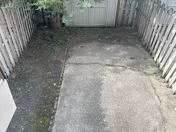 5th image of 7336 Country Brook Dr
