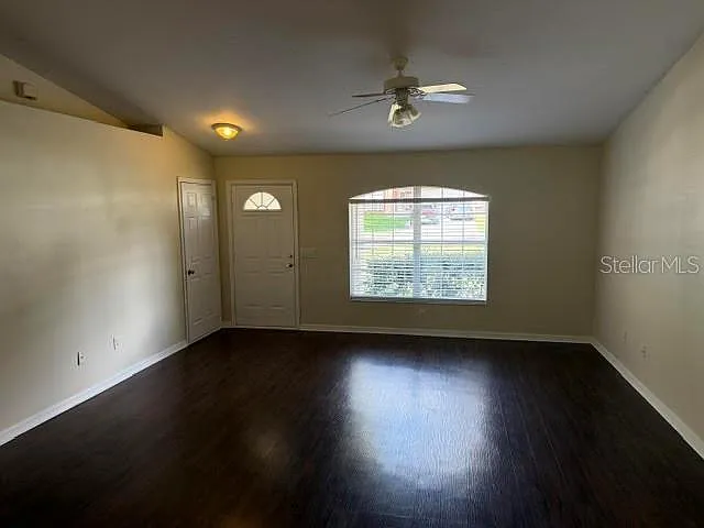 513 Hamlet Ct — Photo 3