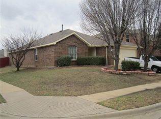 1059 Twin Brooks Dr, Grand Prairie, TX 75052