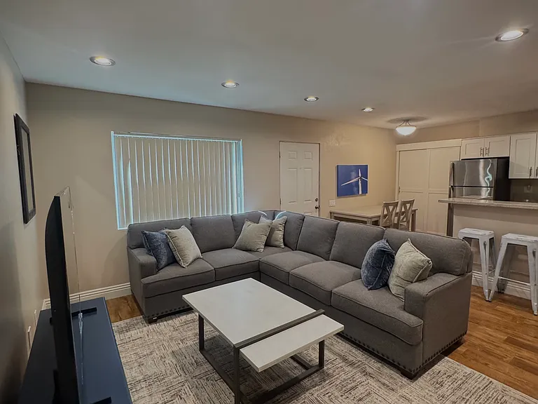 RiverWalk Luxury Living — Photo 8