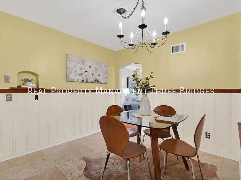 130 S Barat Ave — Photo 13