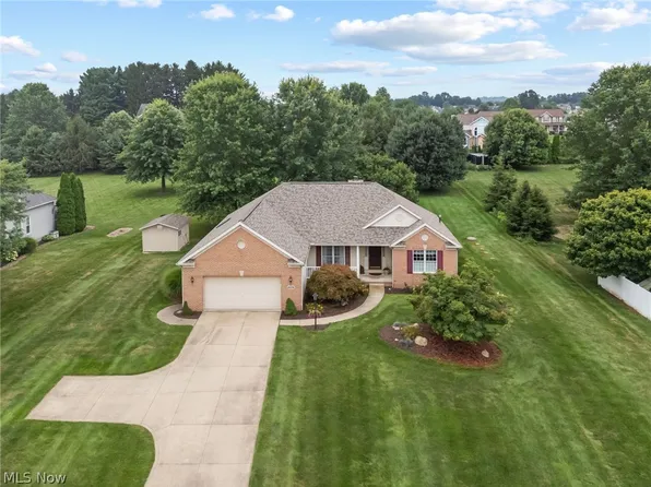 2274 Lake Center St NW, Uniontown, OH 44685