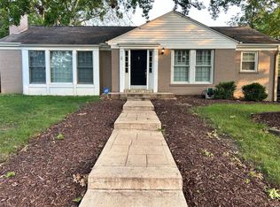 2 Price Ct, Saint Louis, MO 63132