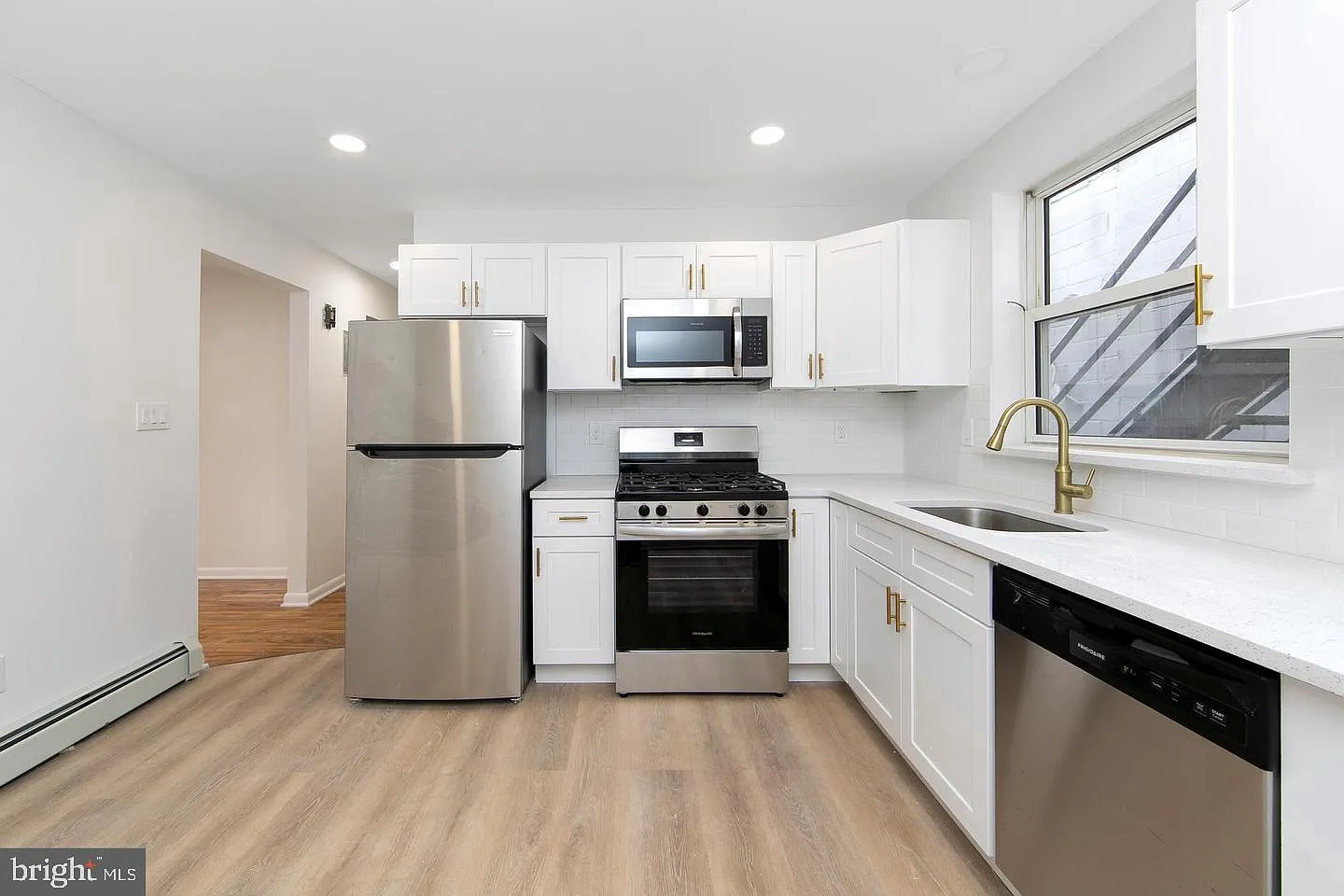 2 bed, 1.0 bath, 1000 sqft, $2,100 — Photo 3