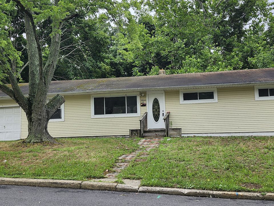 1st image of 16 Parkway Blvd