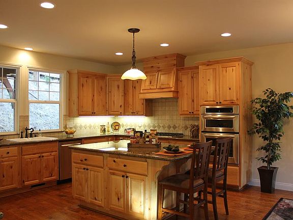 3rd image of 477 Clearwater Ln