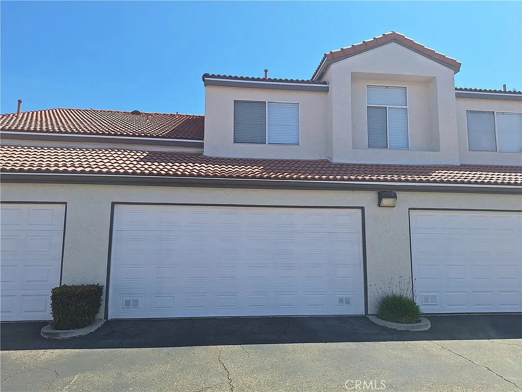 3 bed, 2.5 bath, 1155 sqft, $2,750 — Photo 1