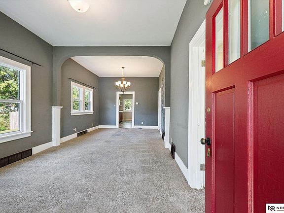 3rd image of 224 W E St
