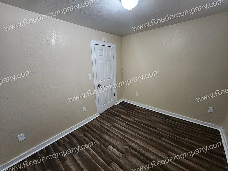 3927 Main Street — Photo 7