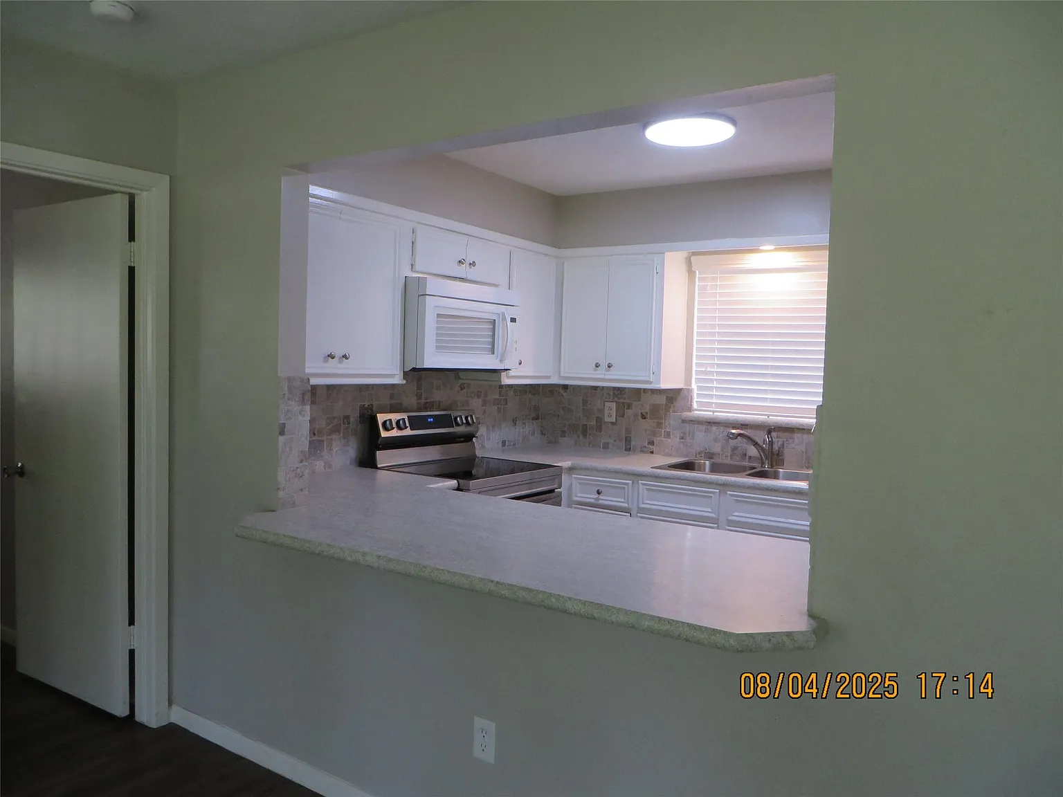 2 bed, 2.0 bath, 1200 sqft, $1,400 — Photo 3