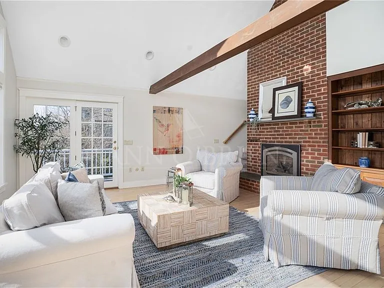 143 Summit Ave — Photo 2