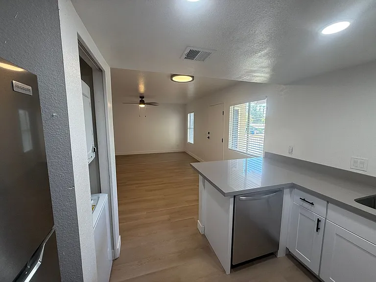 2704 E. Turney Ave — Photo 6