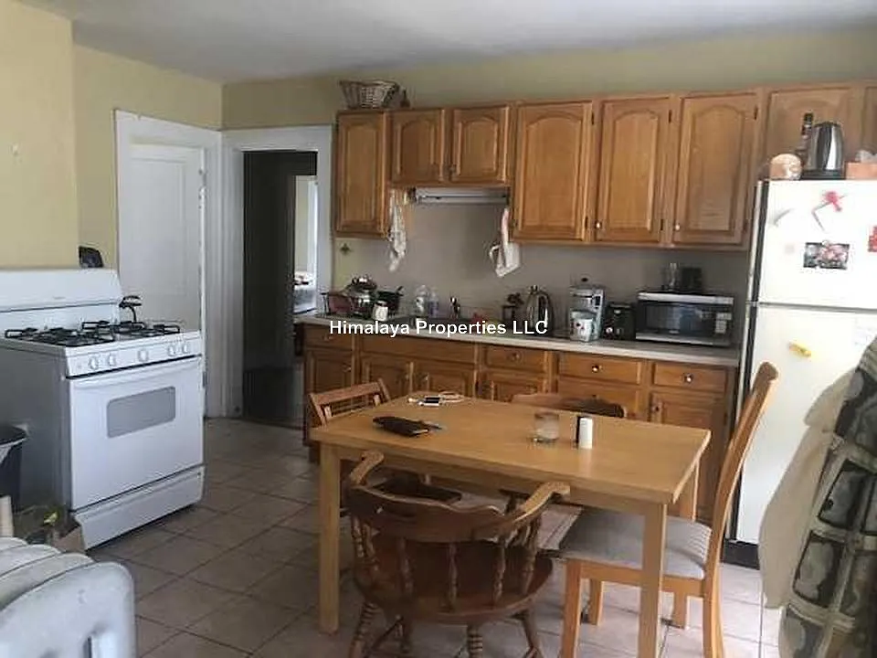 4 bed, $5,000 — Photo 2
